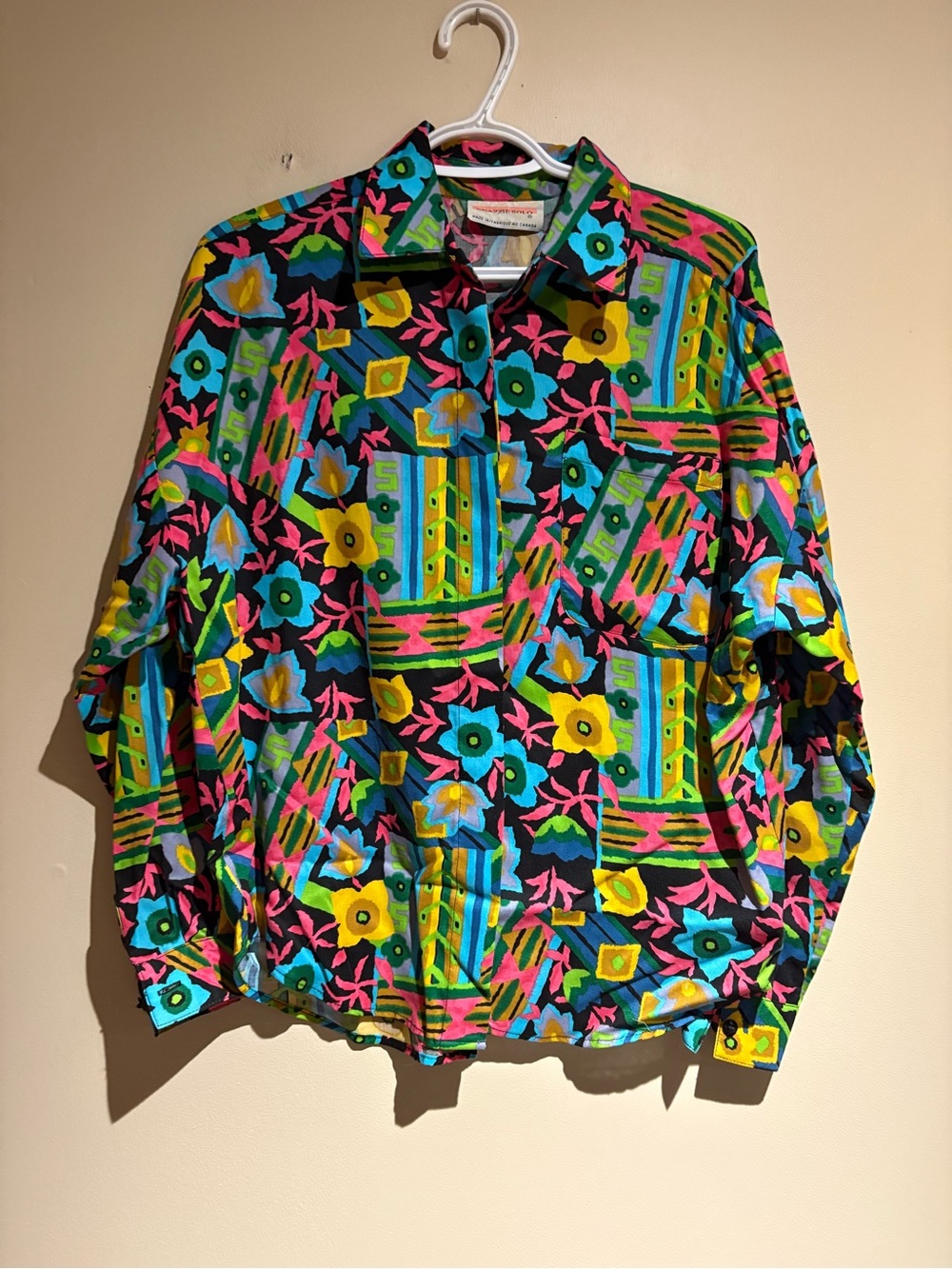 Snazzie Solo 100% Rayon Long Sleeve Button Down Colorful Size Medium 80’s 90’s